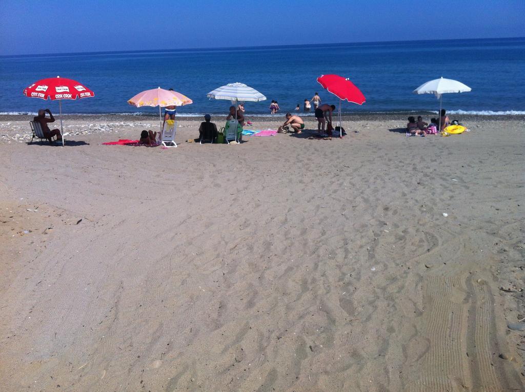 Paradise Beach Camera Mansardata Vicino Cefalu Piscina Aperta Campofelice Di Roccella Εξωτερικό φωτογραφία
